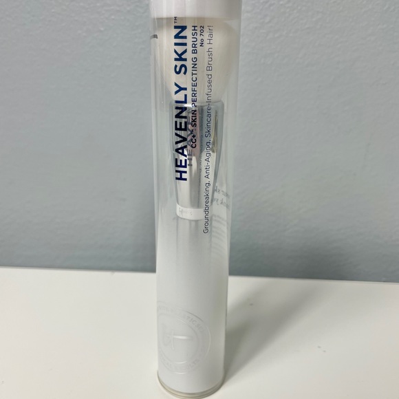 IT COSMETICS heavenly skin cc + perfecting brush - Picture 3 of 5